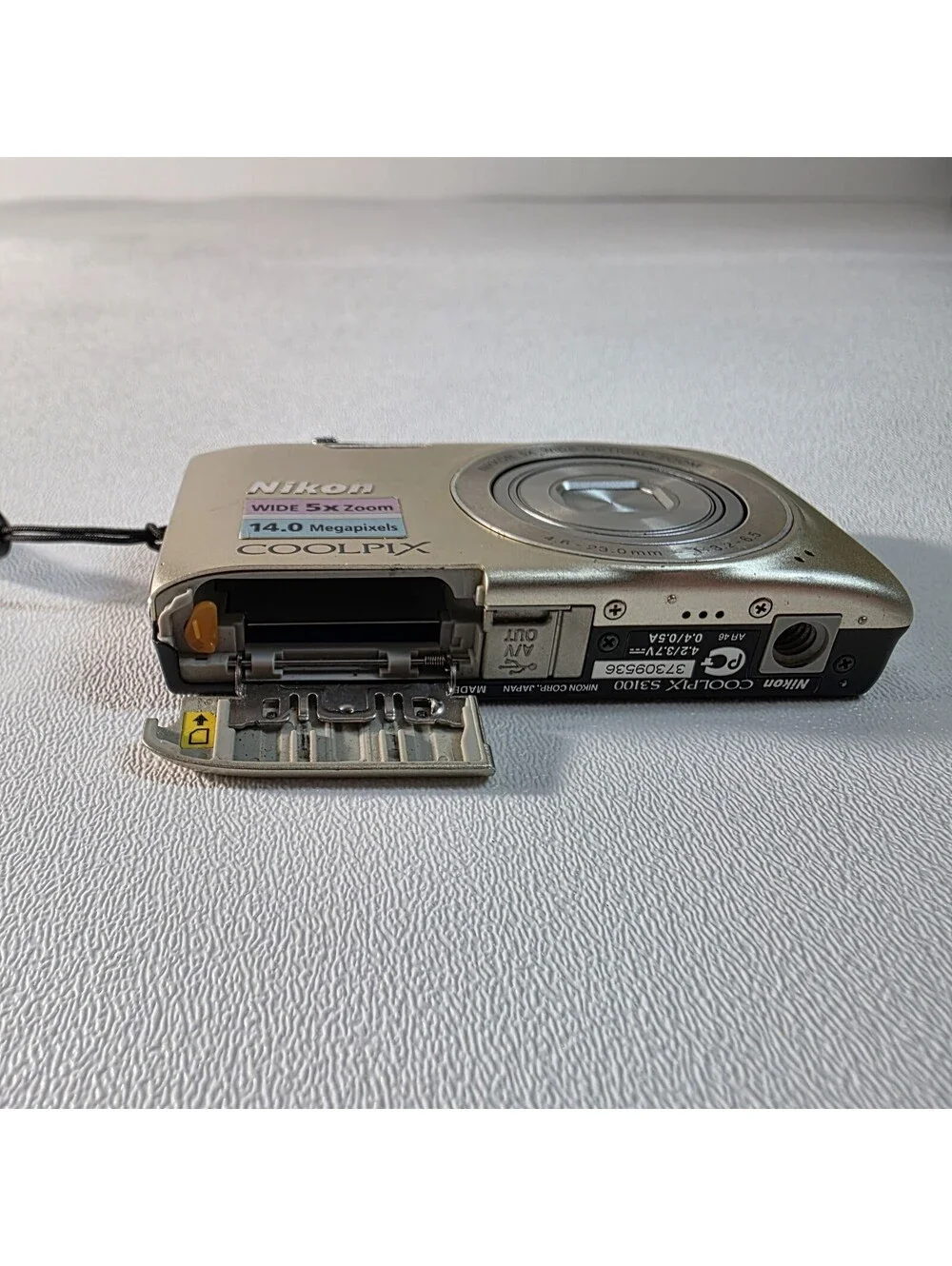 Nikon COOLPIX S3100 14.0MP Digital Camera - Silver Tested Works. READ.